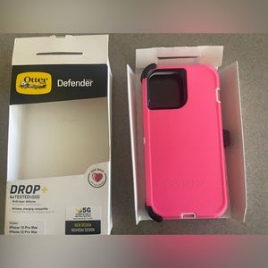 Otterbox iPhone 12/13 Pro Max Defender Case